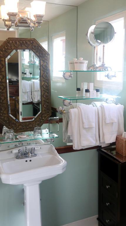 The Bed And Breakfast Inn At La Jolla San Diego Room photo